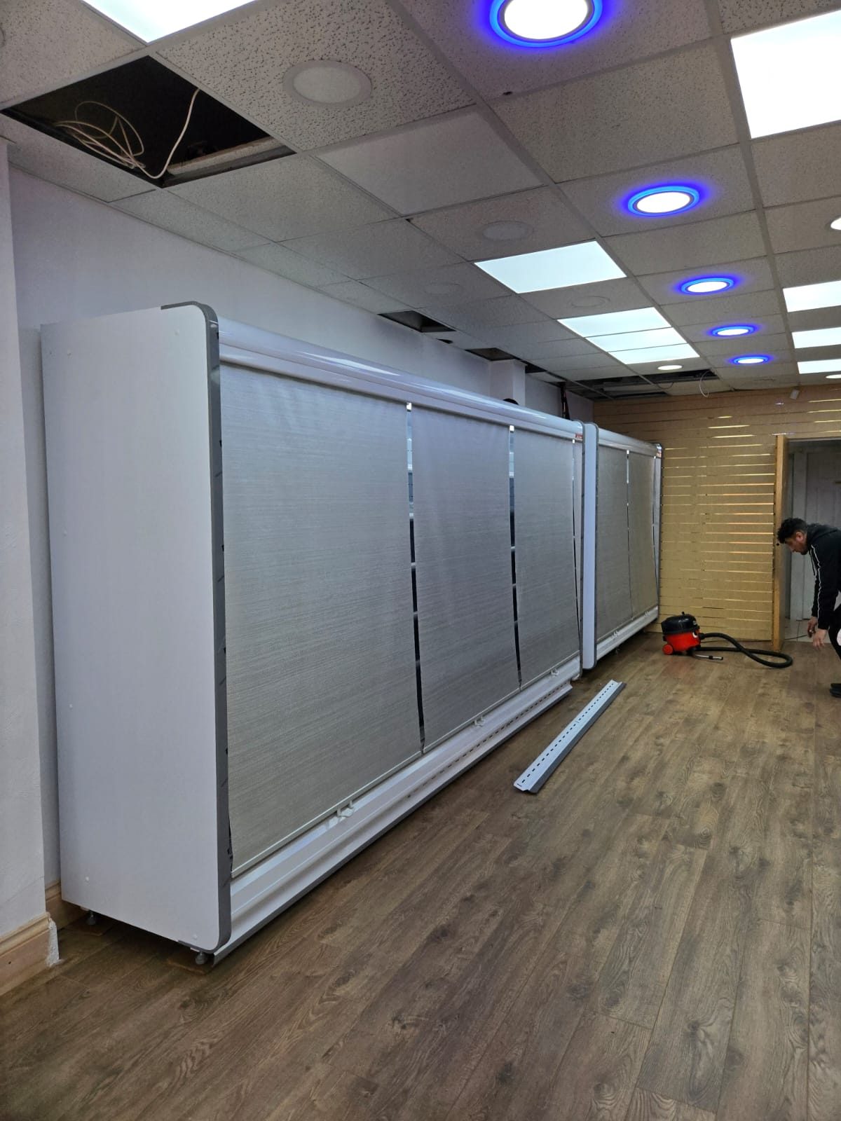 Multideck refrigerated display installed in store